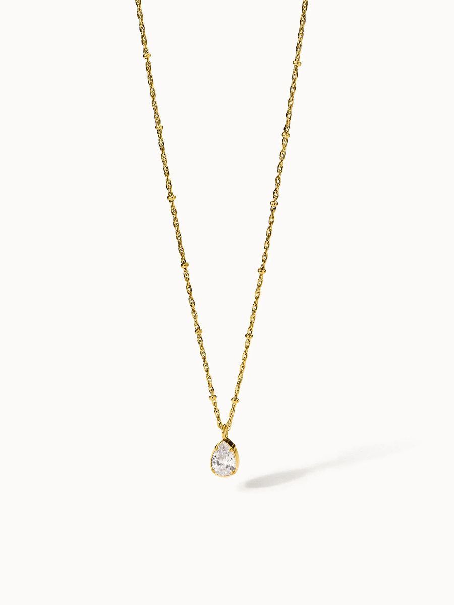 Zarte Goldkette mit birnenförmigem Anhänger