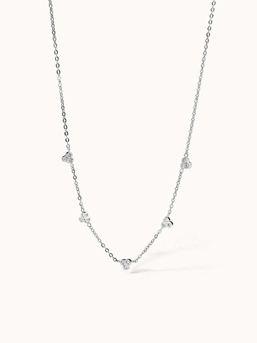 Zarte Halskette mit Zirkonia-Steinen