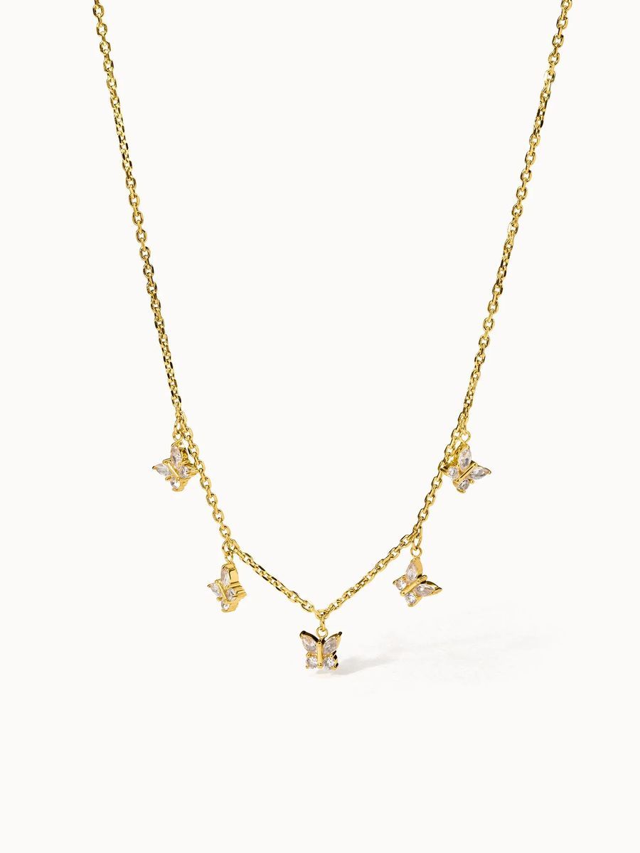 Goldene Halskette mit Schmetterlingsanhänger