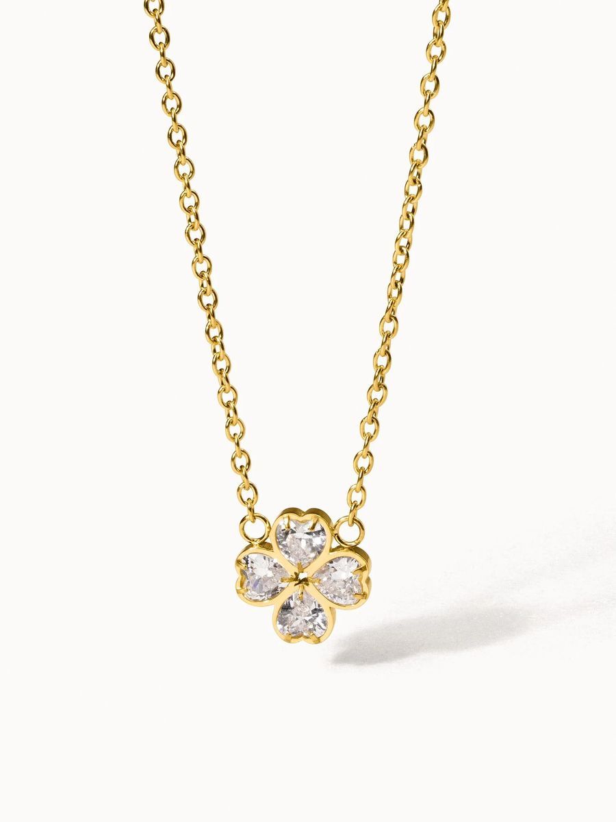 Goldene Halskette mit Kleeblatt-Anhänger