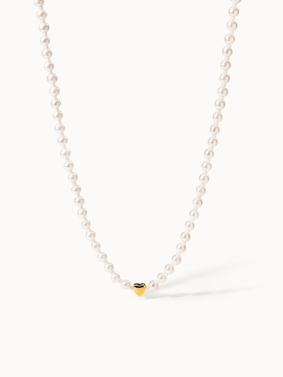 Perlenkette mit goldenem Herzanhänger