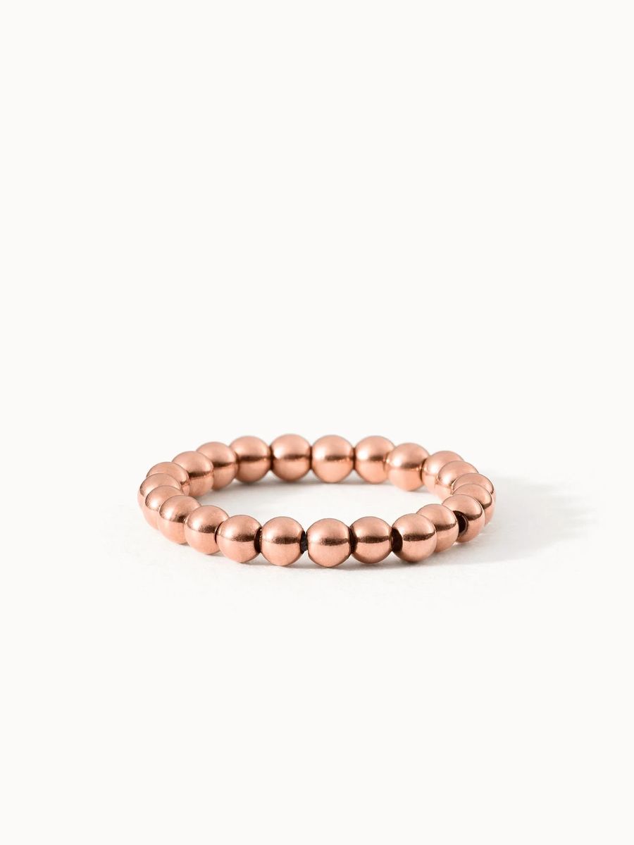 Goldener Ring mit Perlen