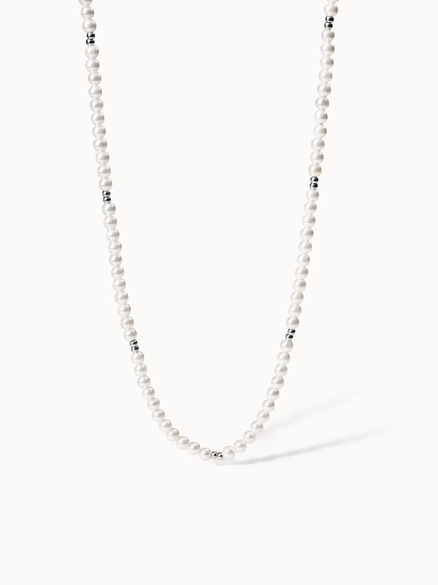 Elegante Perlenkette mit goldenen Akzenten