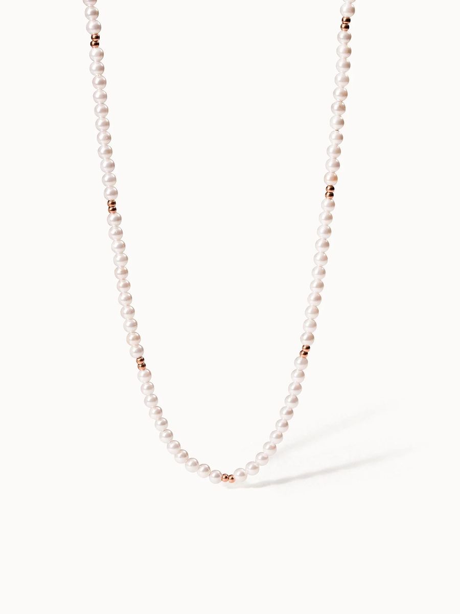 Elegante Perlenkette mit goldenen Akzenten