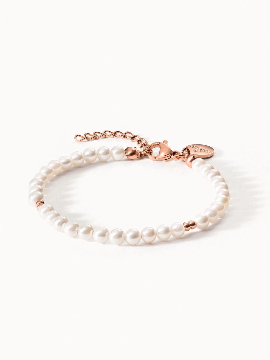Perlenarmband mit goldenen Akzenten