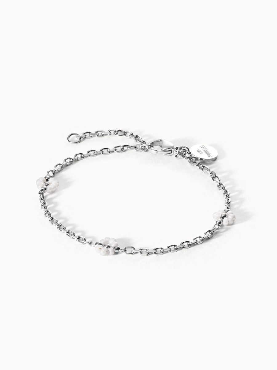Zartes Perlenblumen-Kettenarmband