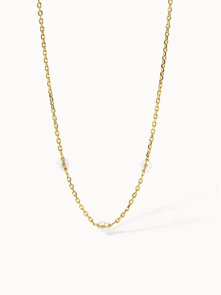 Zarte Goldkette mit kleinen Blumen