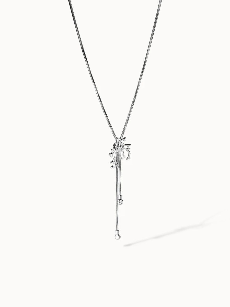 Elegante, vergoldete Halskette mit Korallenanhänger