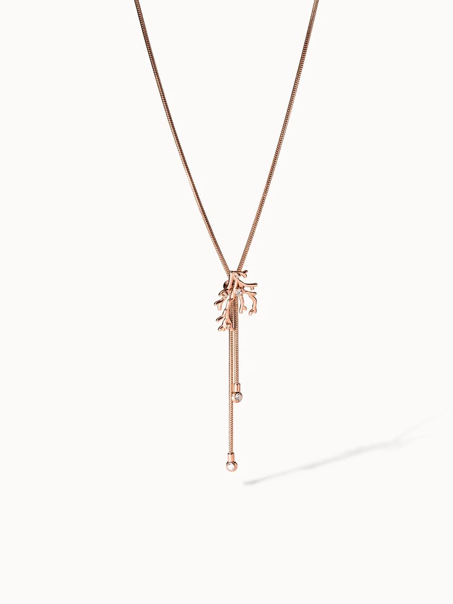 Elegante, vergoldete Halskette mit Korallenanhänger