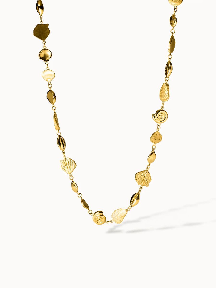 Ozeanisch-inspirierte goldene Muschel-Charm-Halskette