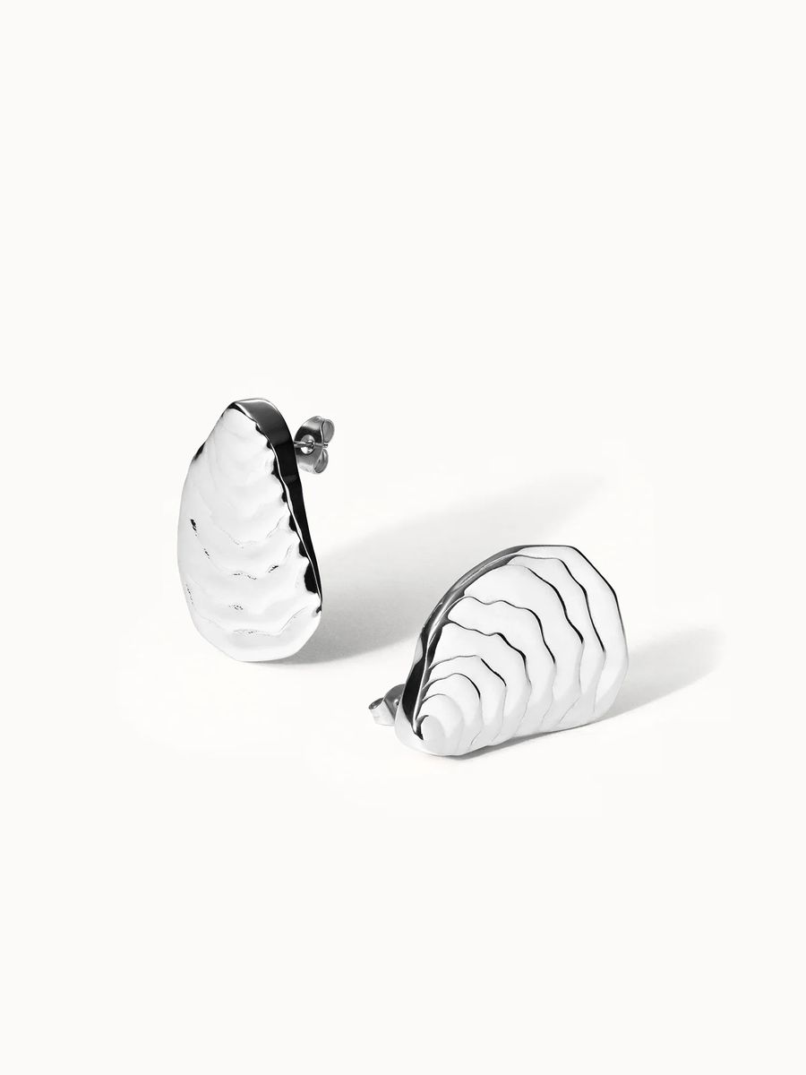 Strukturierte goldene Austernschalen-Ohrringe