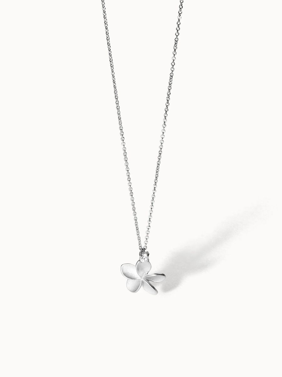 Halskette mit Plumeria-Blütenanhänger