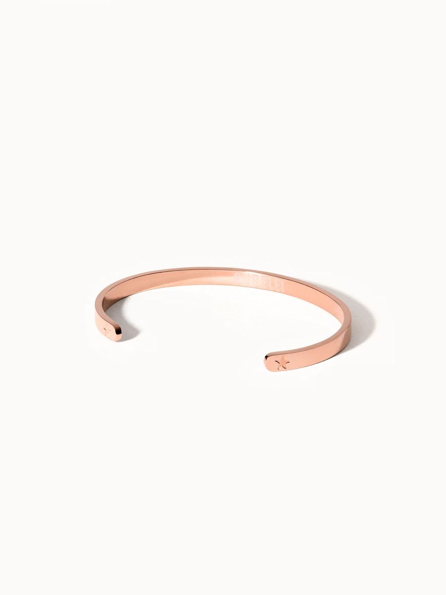 Minimalistisches goldfarbenes Armreif-Armband