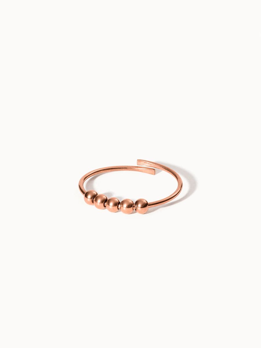 Minimalistischer goldfarbener Drehring