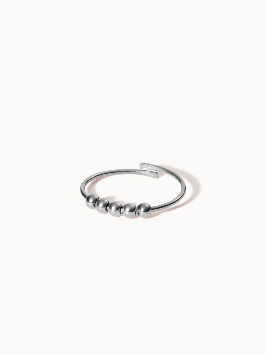Minimalistischer goldfarbener Drehring