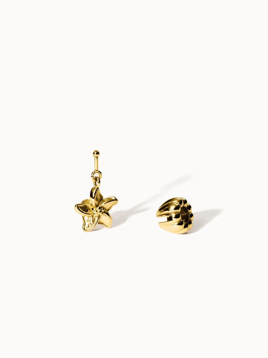 Goldener Blumenschmuck für Schmuckdesign