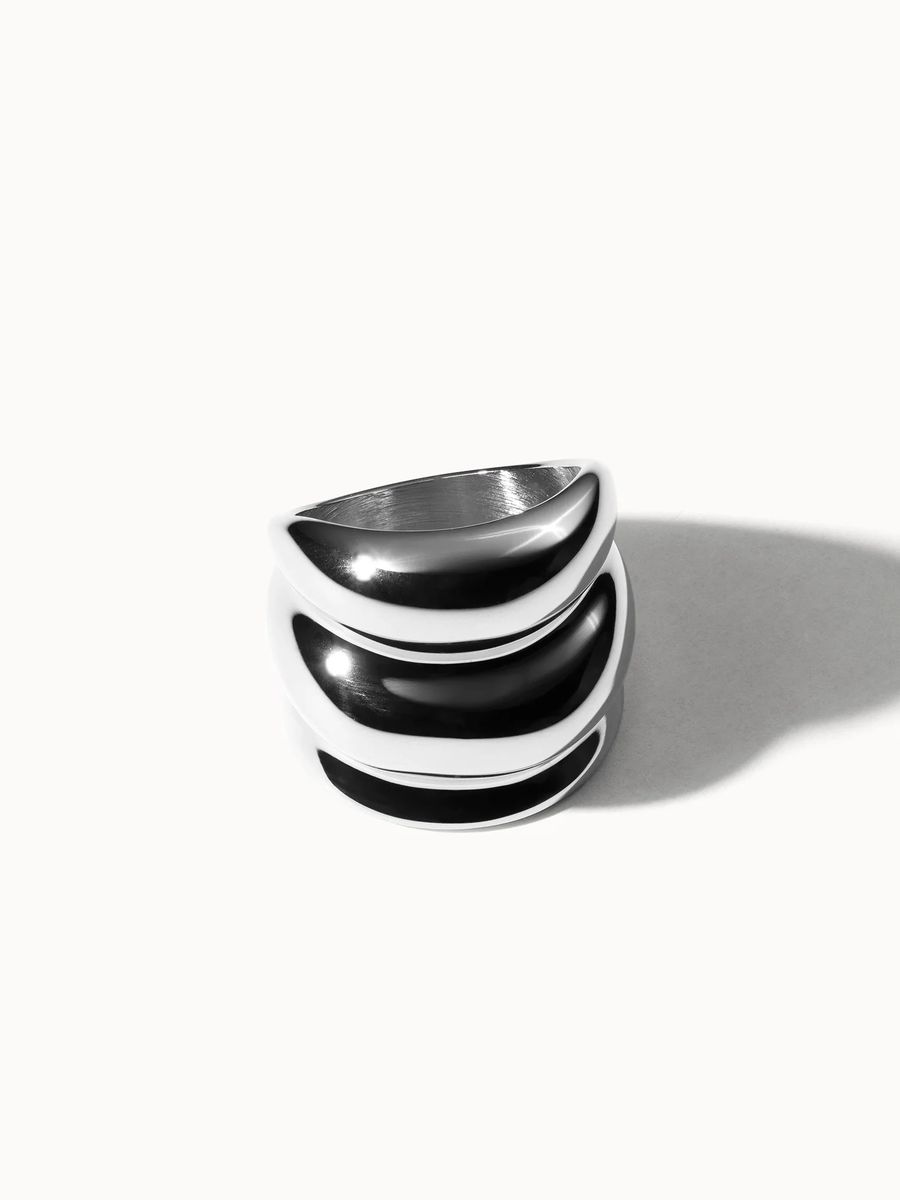 Skulpturaler Ring mit breitem Band