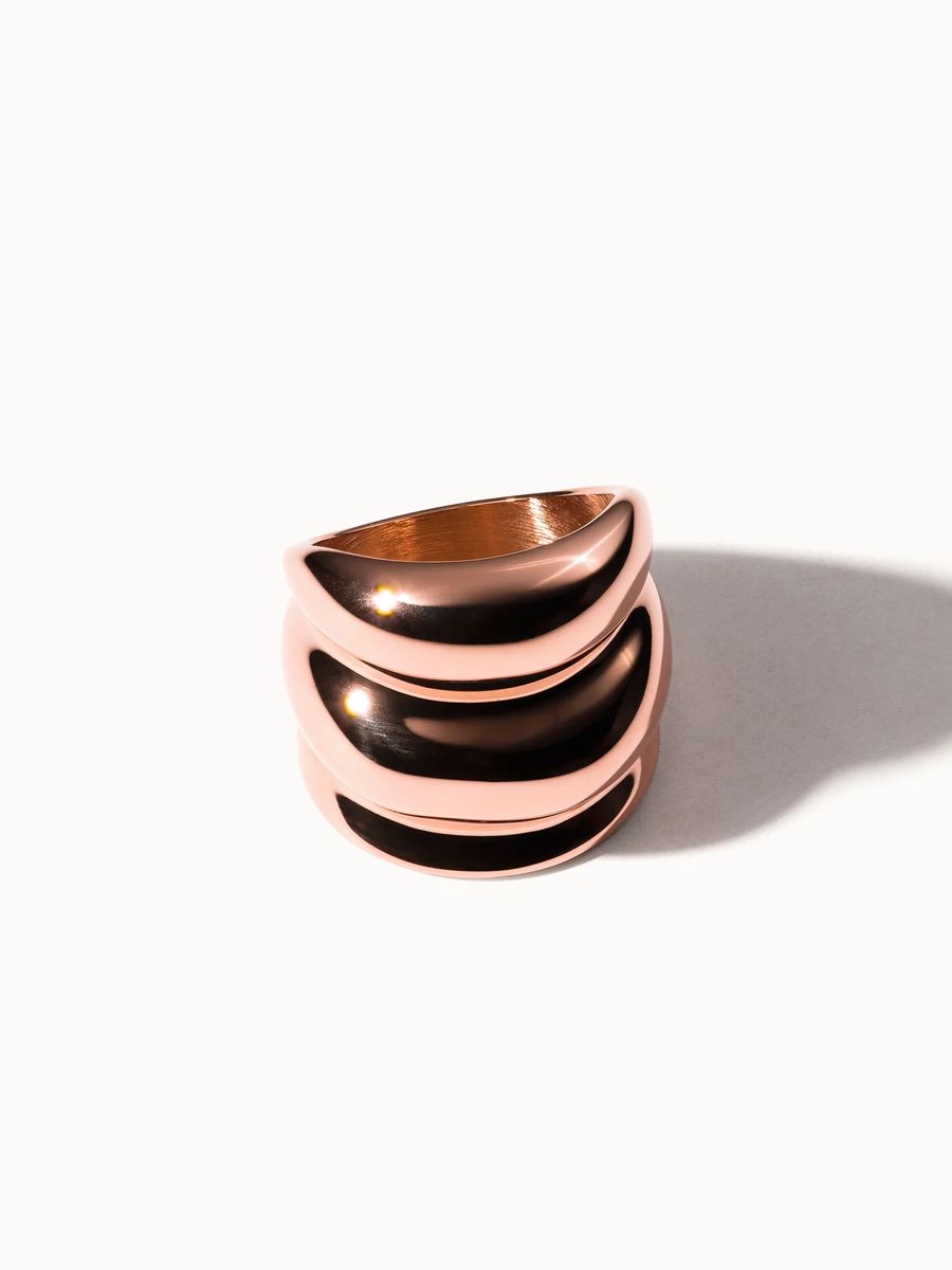 Skulpturaler Ring mit breitem Band