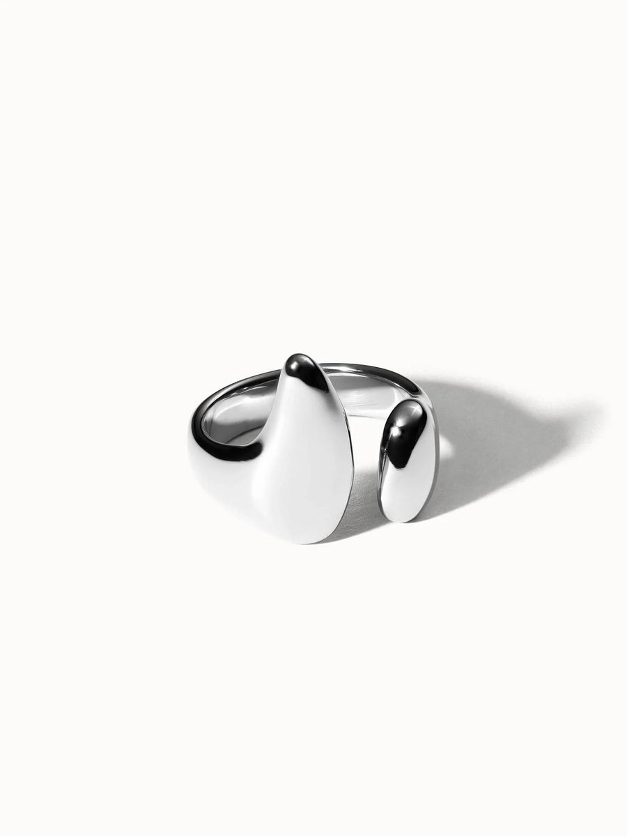 Skulpturaler goldener Statement-Ring