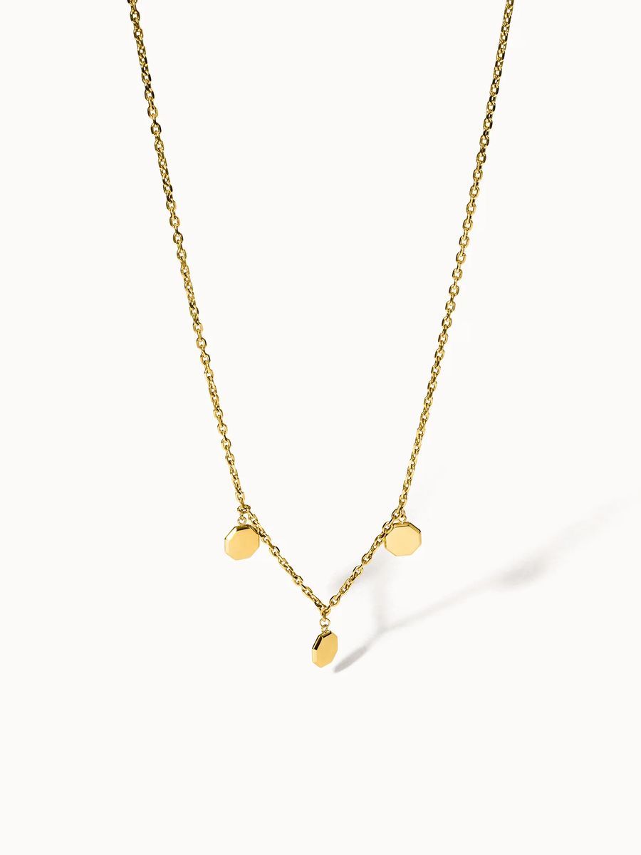Zierliche Goldkette mit Anhängern