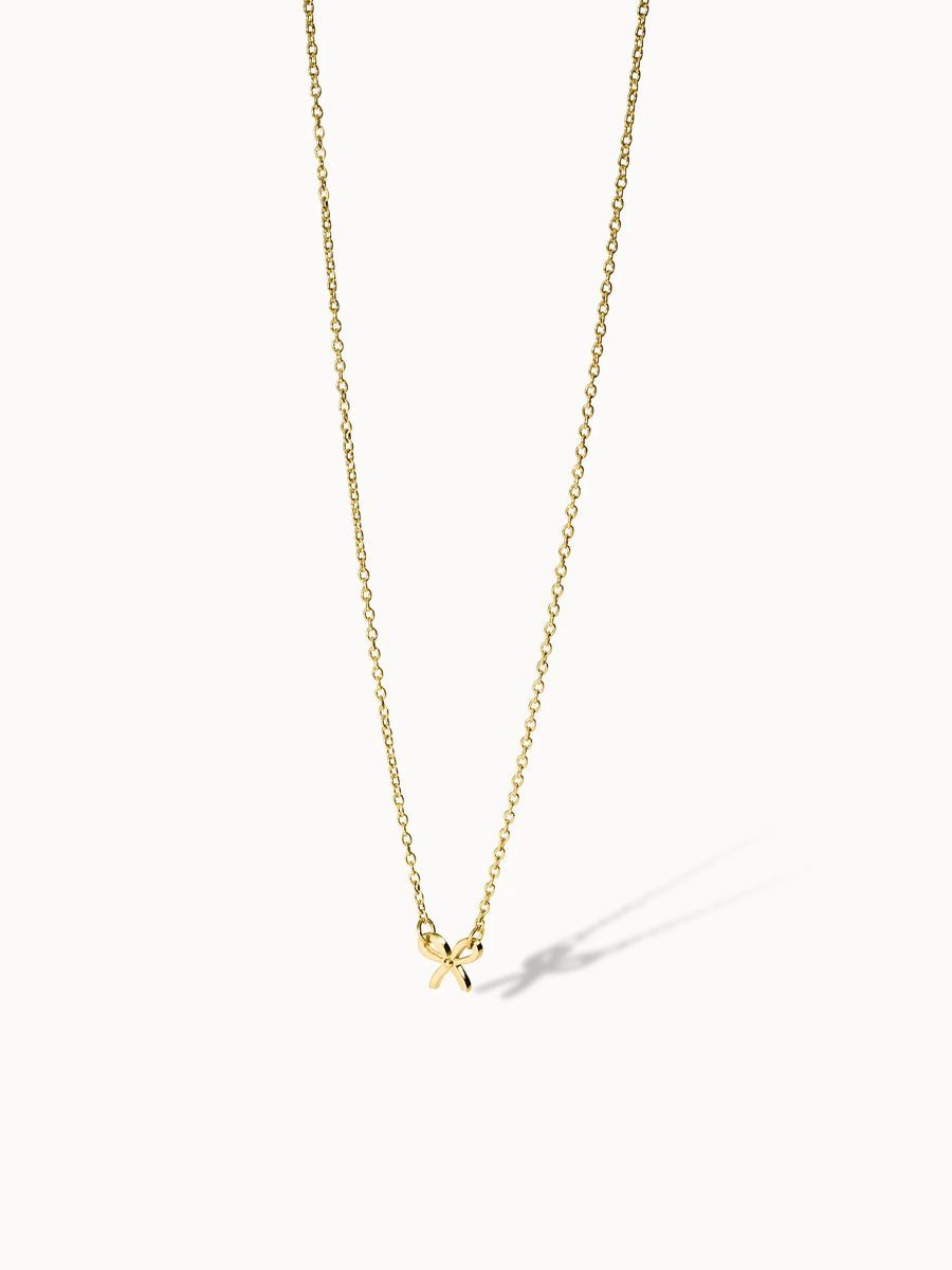 Zarte Halskette mit Schleifenanhänger in Gold