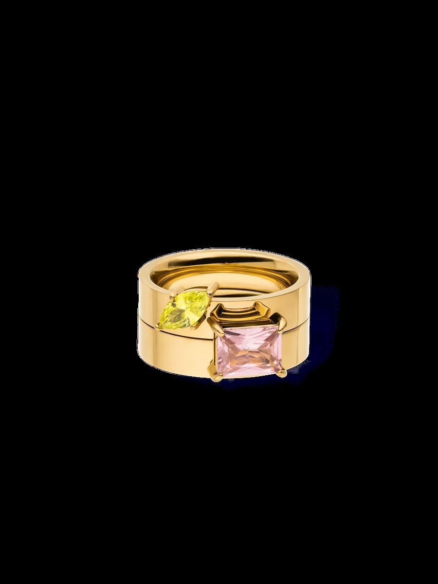 Goldfarbene stapelbare Ringe mit Edelsteinen