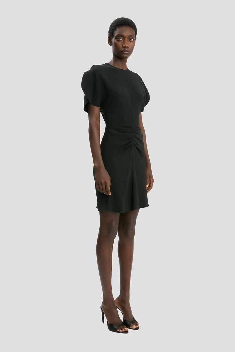 Schwarzes Mini-Kleid mit geraffter Taille