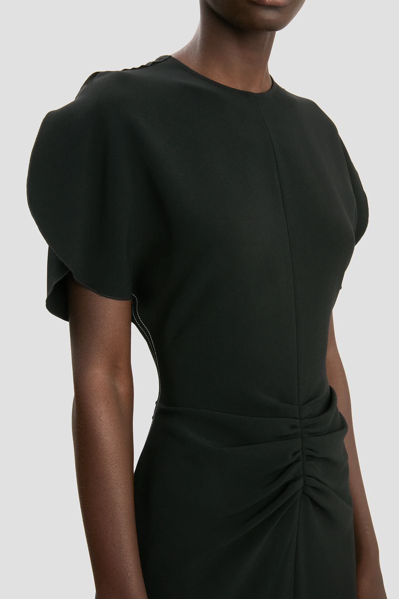 Schwarzes Mini-Kleid mit geraffter Taille