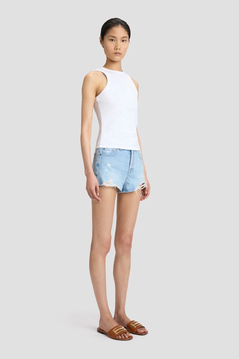 Distressed Denim Shorts in Hellblau