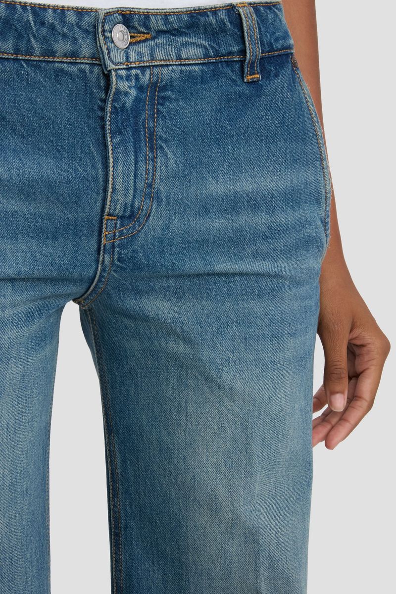Klassische Jeans mit weitem Bein