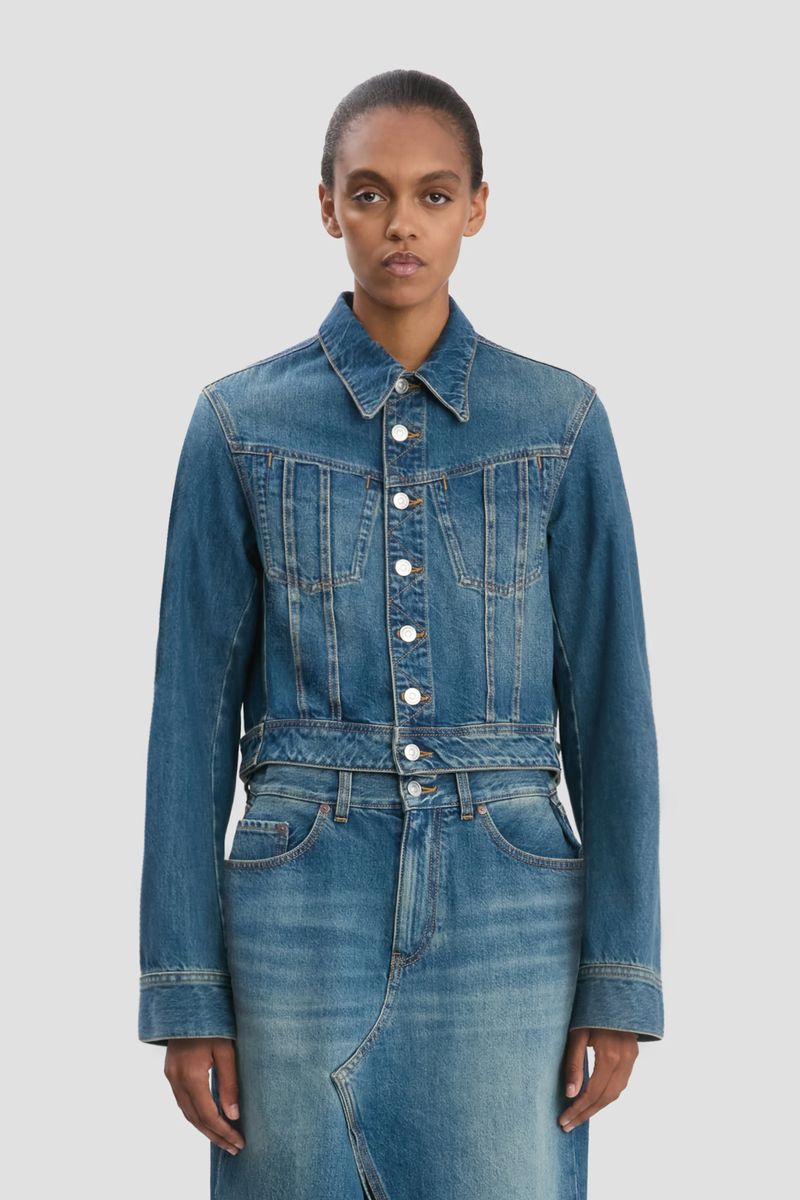 Kurze Jeansjacke mit langen Ärmeln