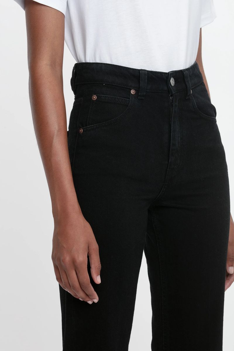 Hochgeschnittene Jeans mit geradem Bein