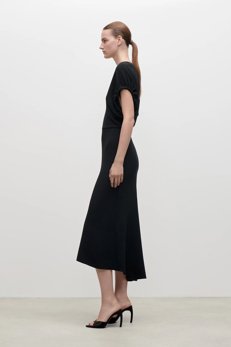 Cady-Midikleid mit V-Ausschnitt und Raffärmeln
