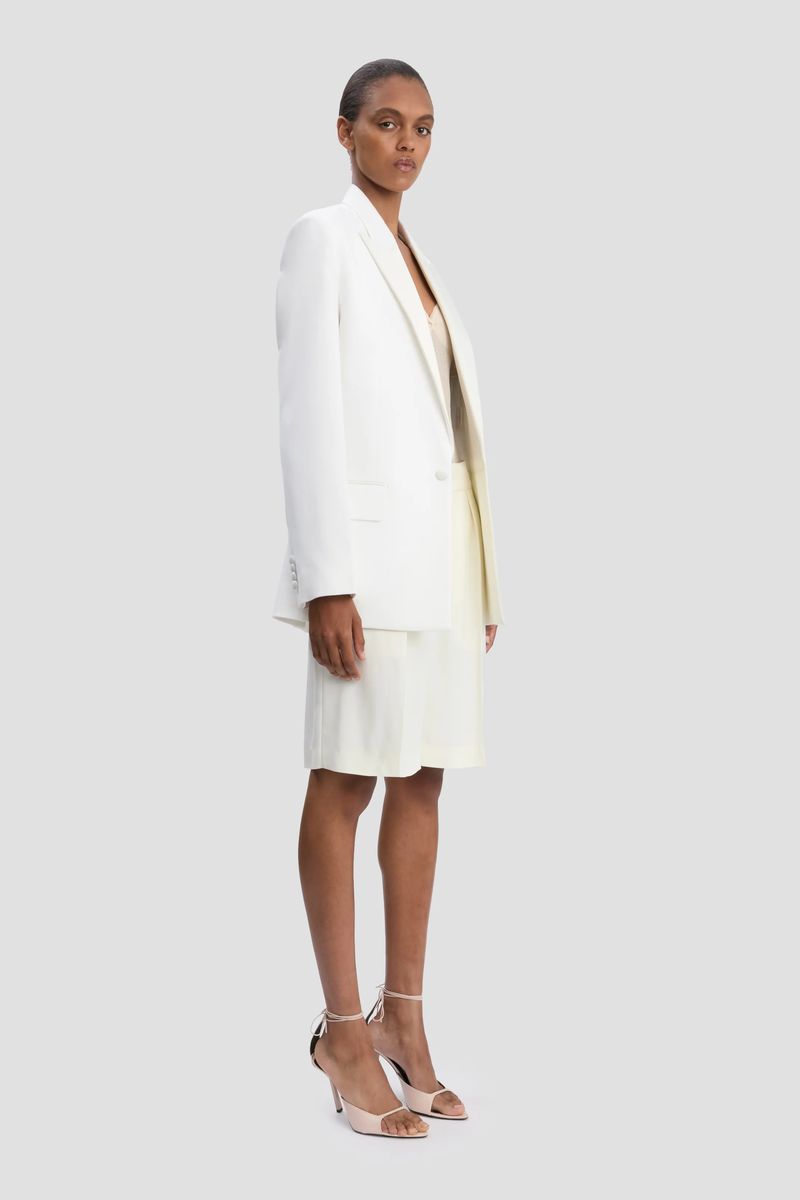 Elfenbeinfarbener, übergroßer, zweireihiger Blazer