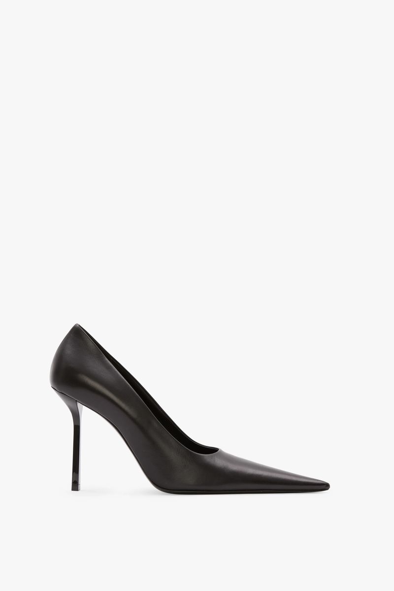Klassischer spitzer Stiletto-Pumps