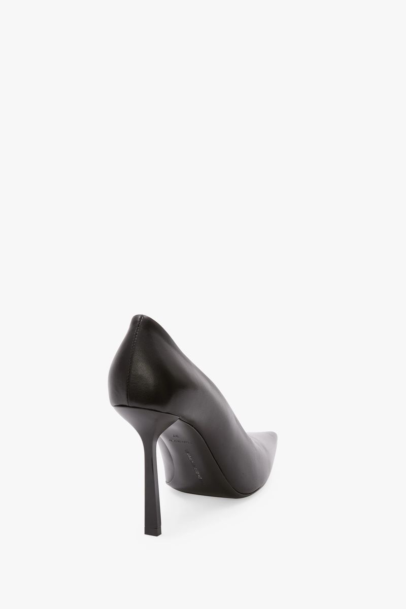Klassischer spitzer Stiletto-Pumps