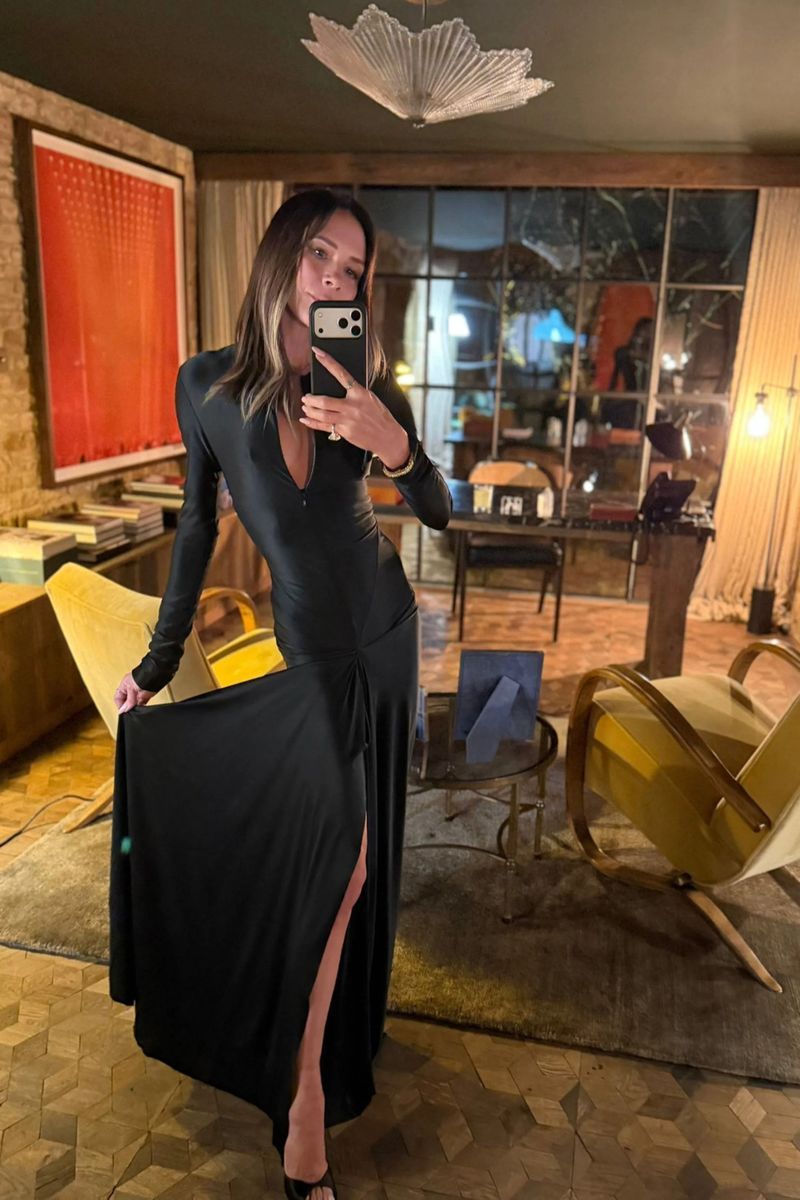 Elegantes Langarm-Abendkleid mit Cut-Out