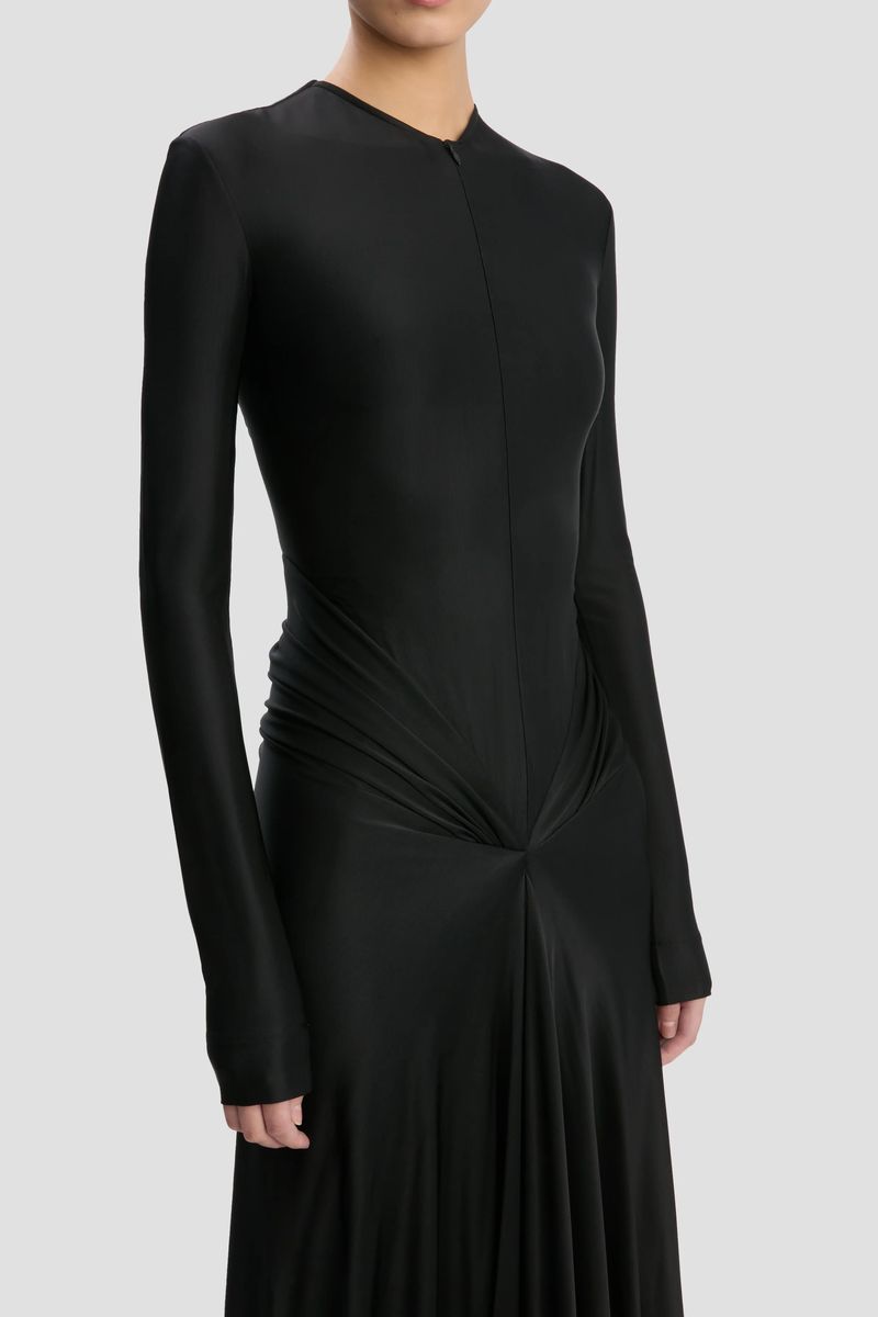 Elegantes Langarm-Abendkleid mit Cut-Out