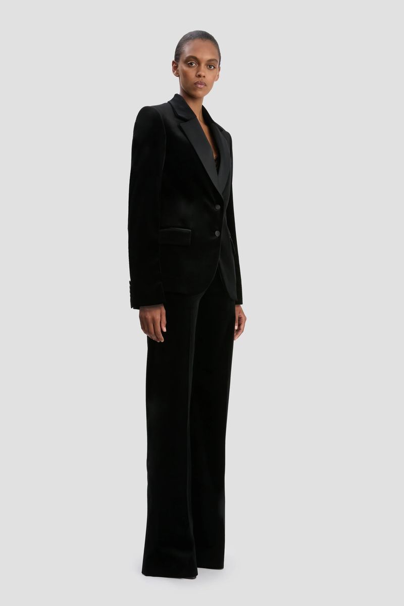 Klassischer schwarzer Samt-Smoking-Blazer