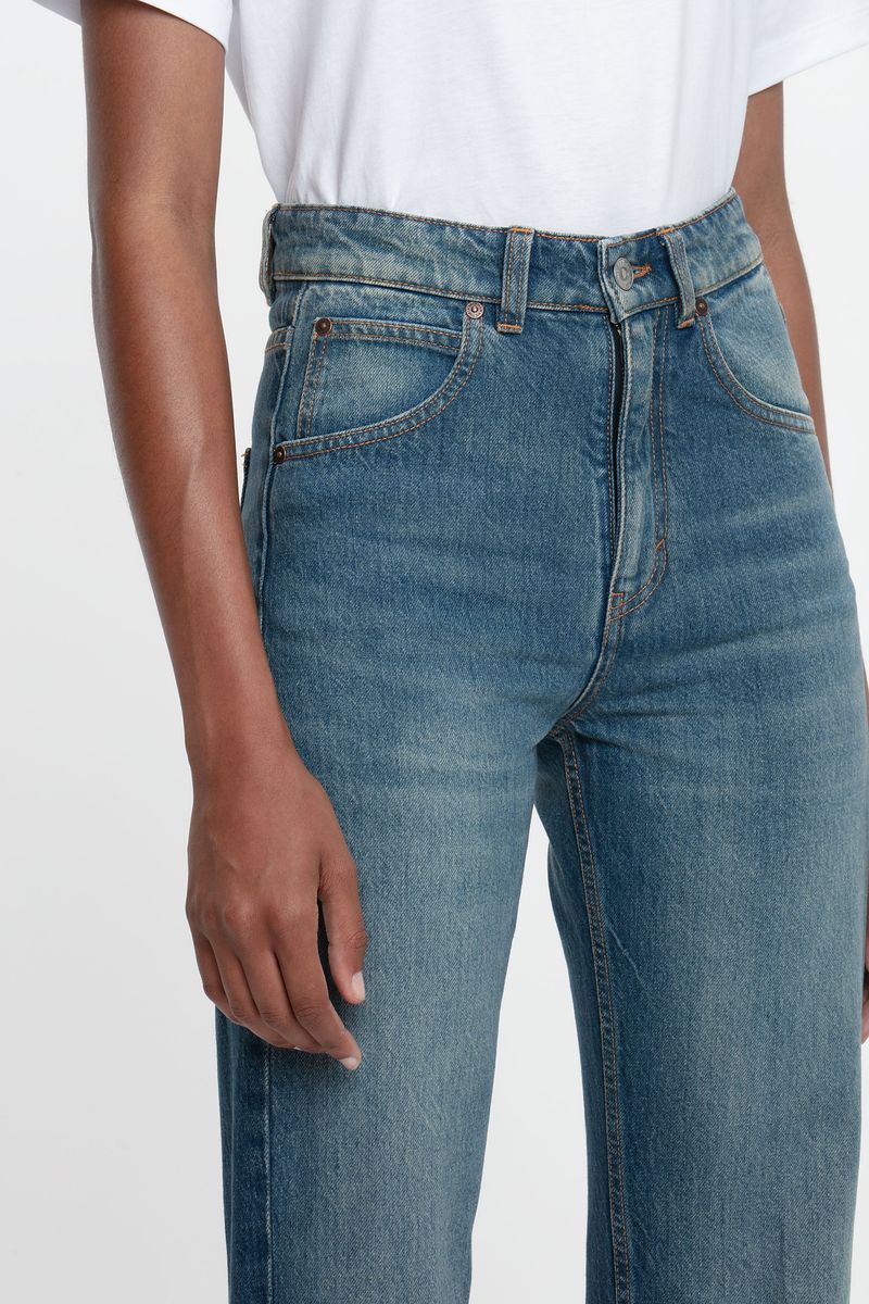 Locker geschnittene, hochtaillierte Jeans mit geradem Bein