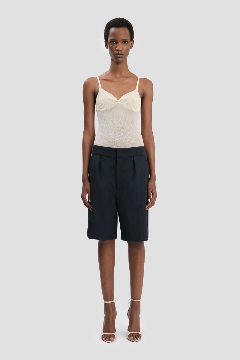 Maßgeschneiderte, knielange Shorts