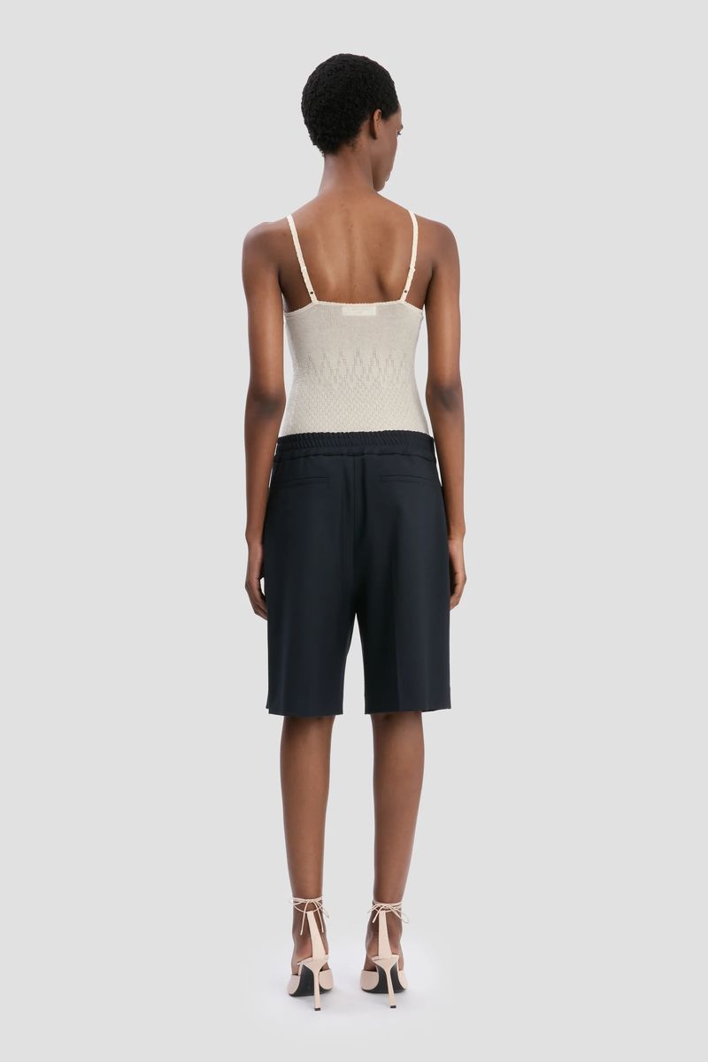 Maßgeschneiderte, knielange Shorts