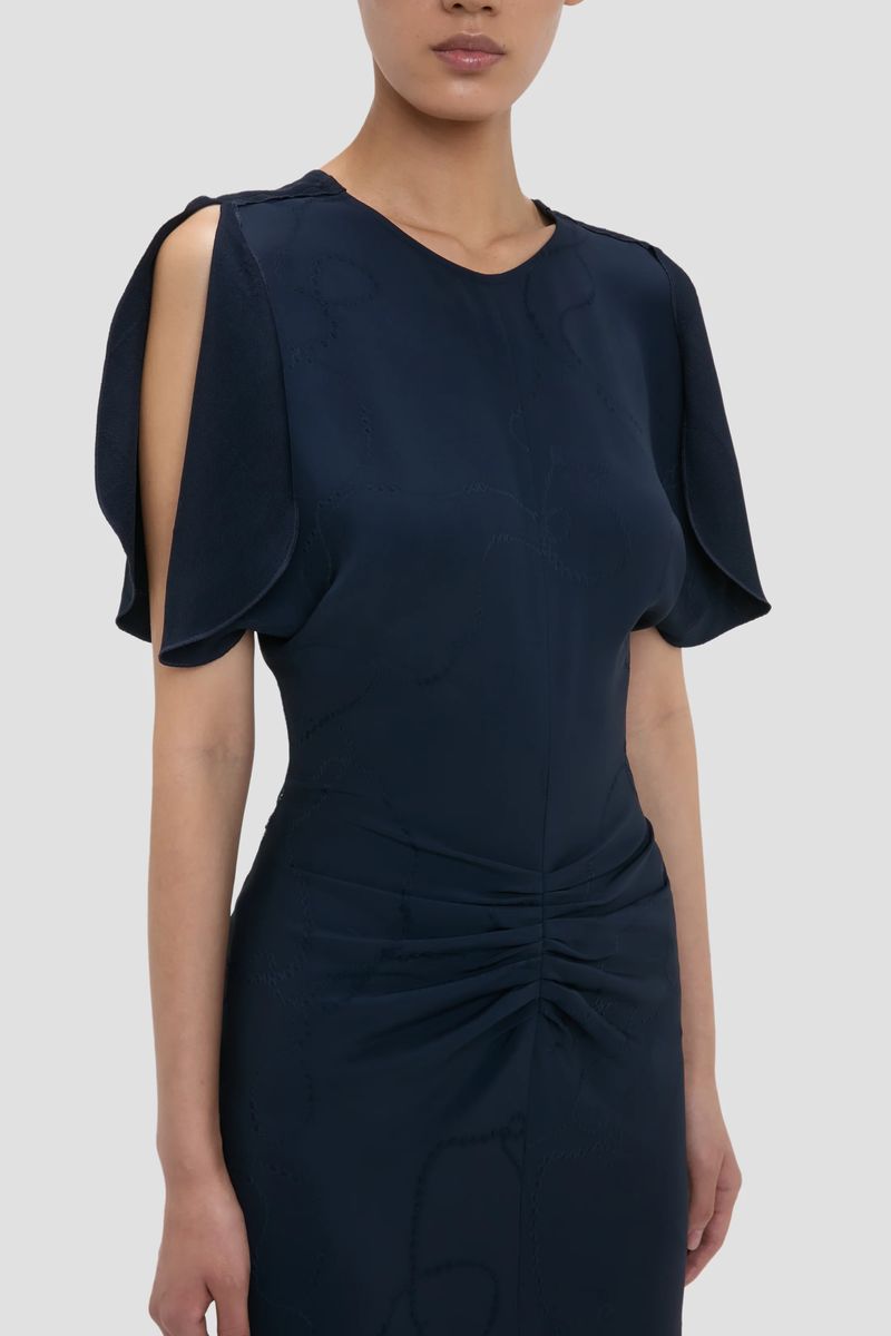 Midi-Kleid mit geraffter Taille und Ärmeln