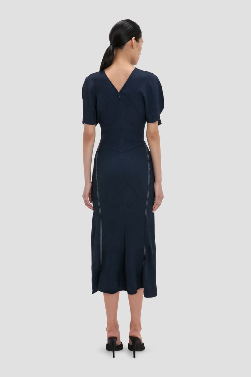Midi-Kleid mit geraffter Taille und Ärmeln