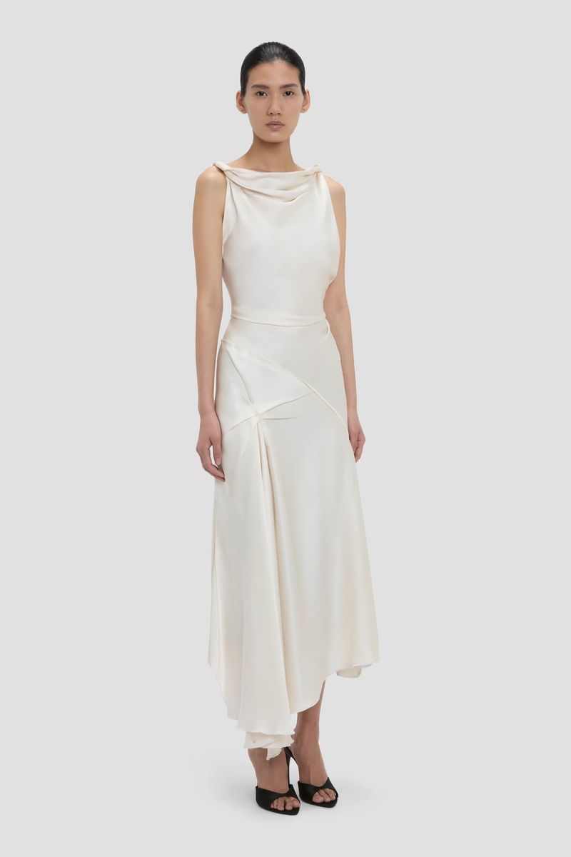 Elfenbeinfarbenes drapiertes Plissee-Midikleid