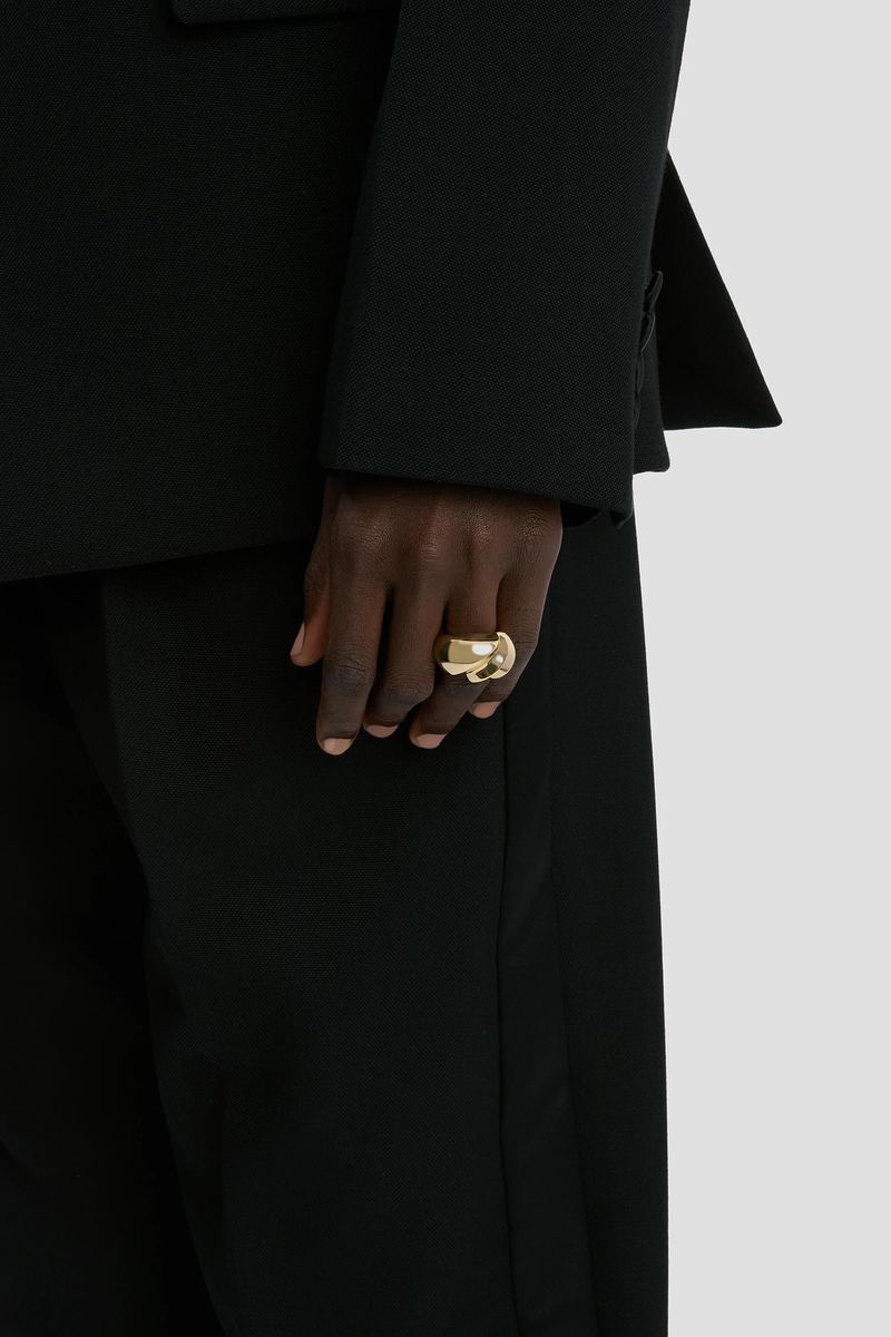 Klobiger skulpturaler Statement-Ring