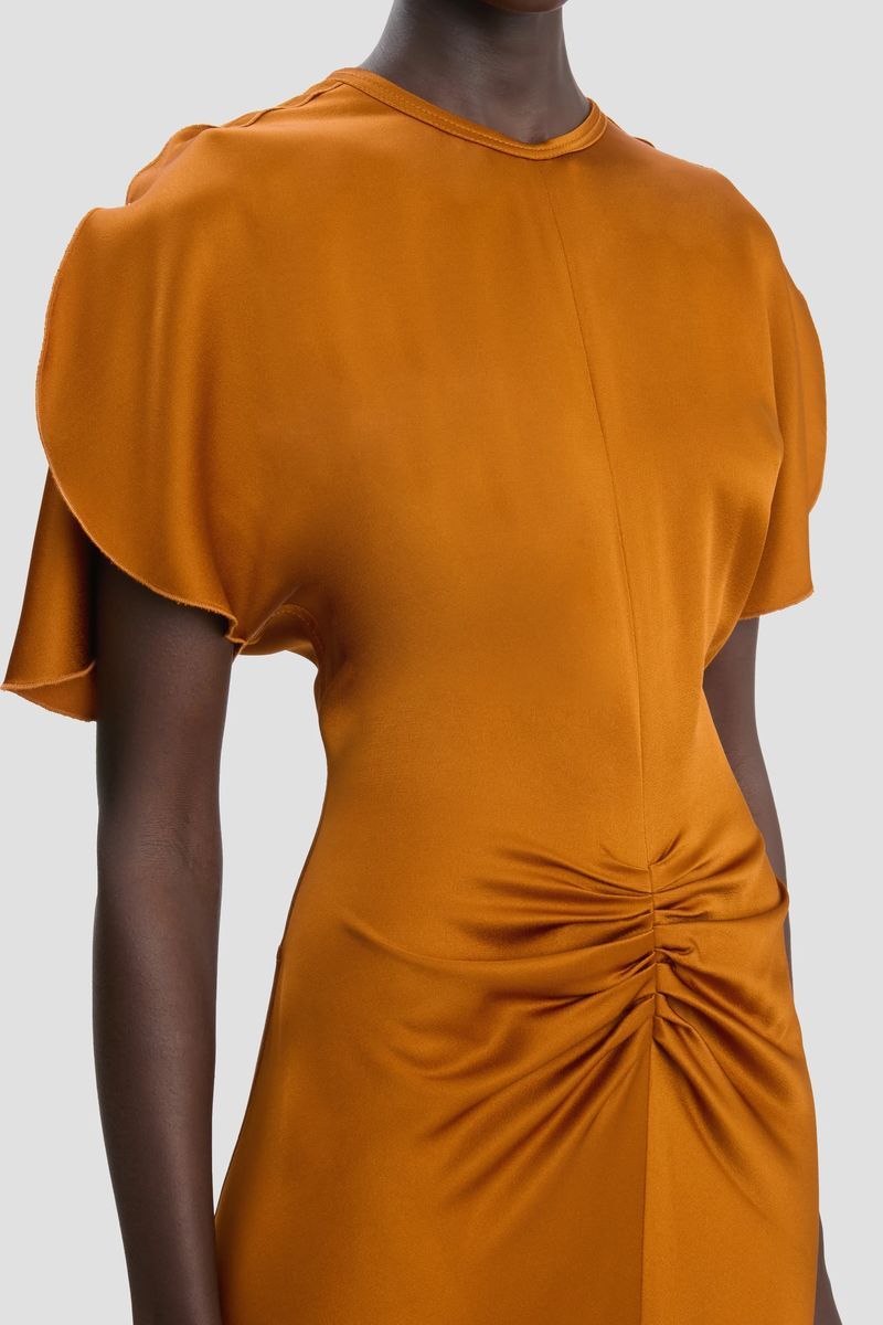 Elegantes Abendkleid mit geraffter Taille