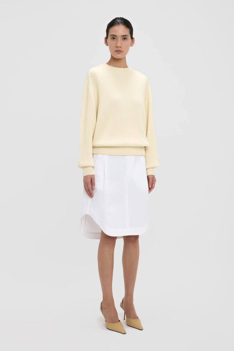Elfenbeinfarbener Pullover mit entspannter Passform und Fischerstich