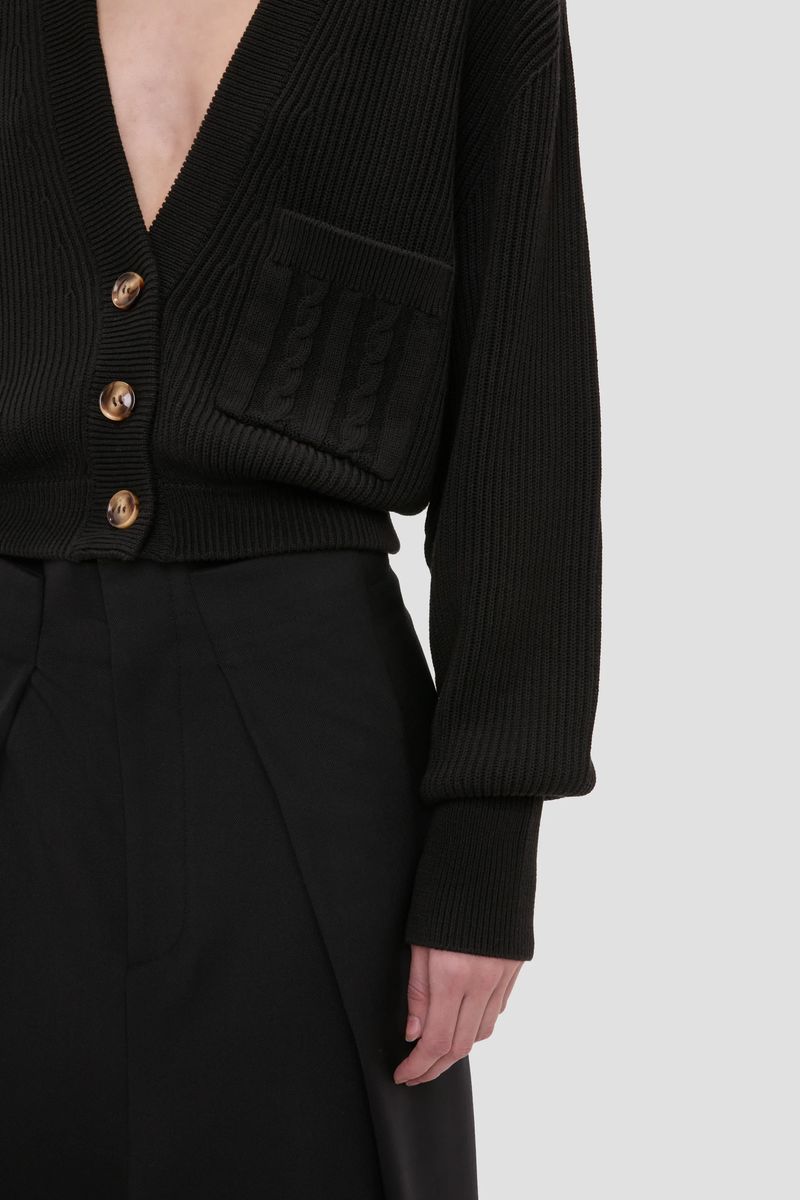 Gerippte, verkürzte Strickjacke mit Tasche