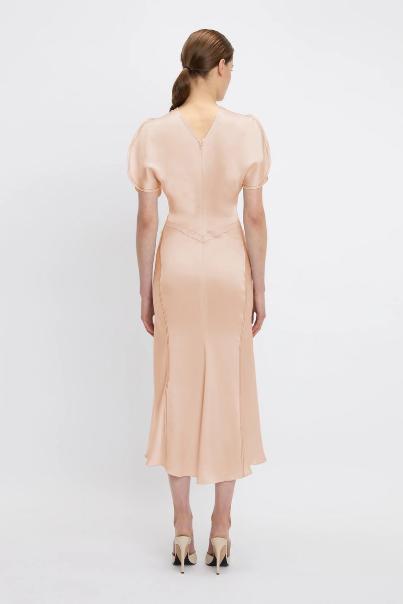 Elegantes Pfirsichfarbenes Midi-Kleid mit Raffung